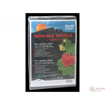 Neotex / netkan&aacute; textilie v&yacute;sek čern&yacute; 45g - jahody &scaron;&iacute;ře 1,6 x 4,2 m